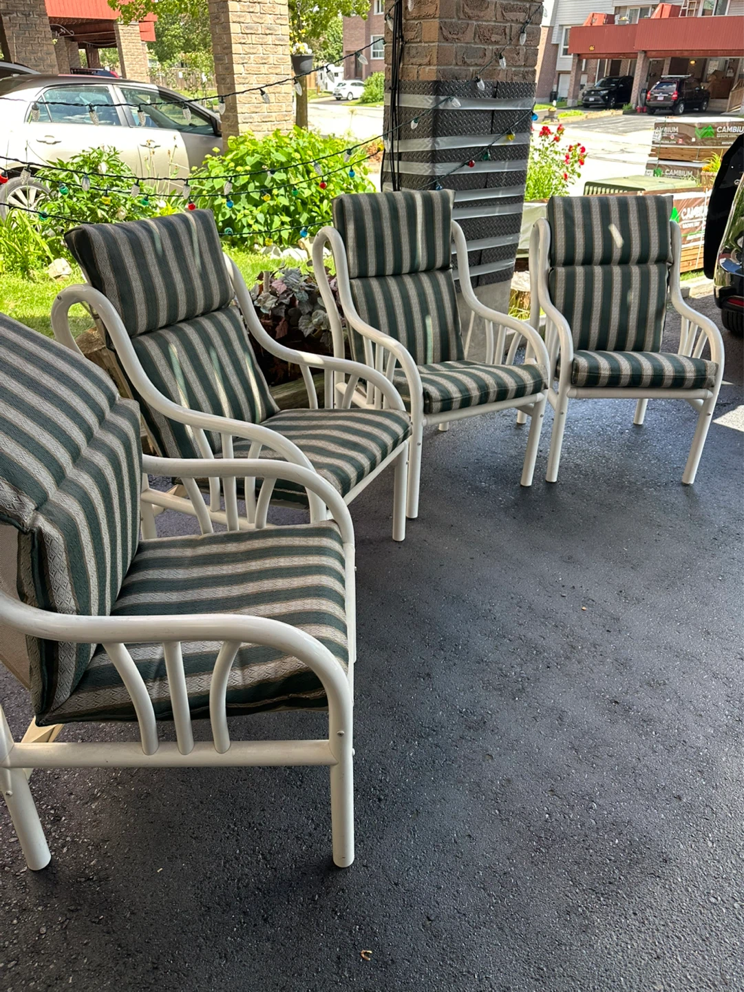 Set of 4 Patio Chairs with Cushions