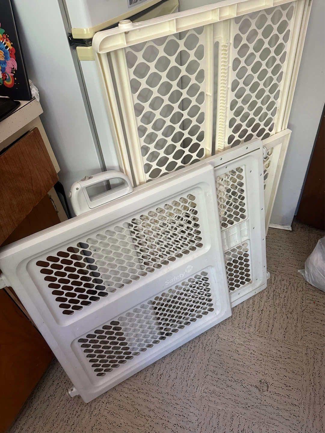 Baby / pet gate