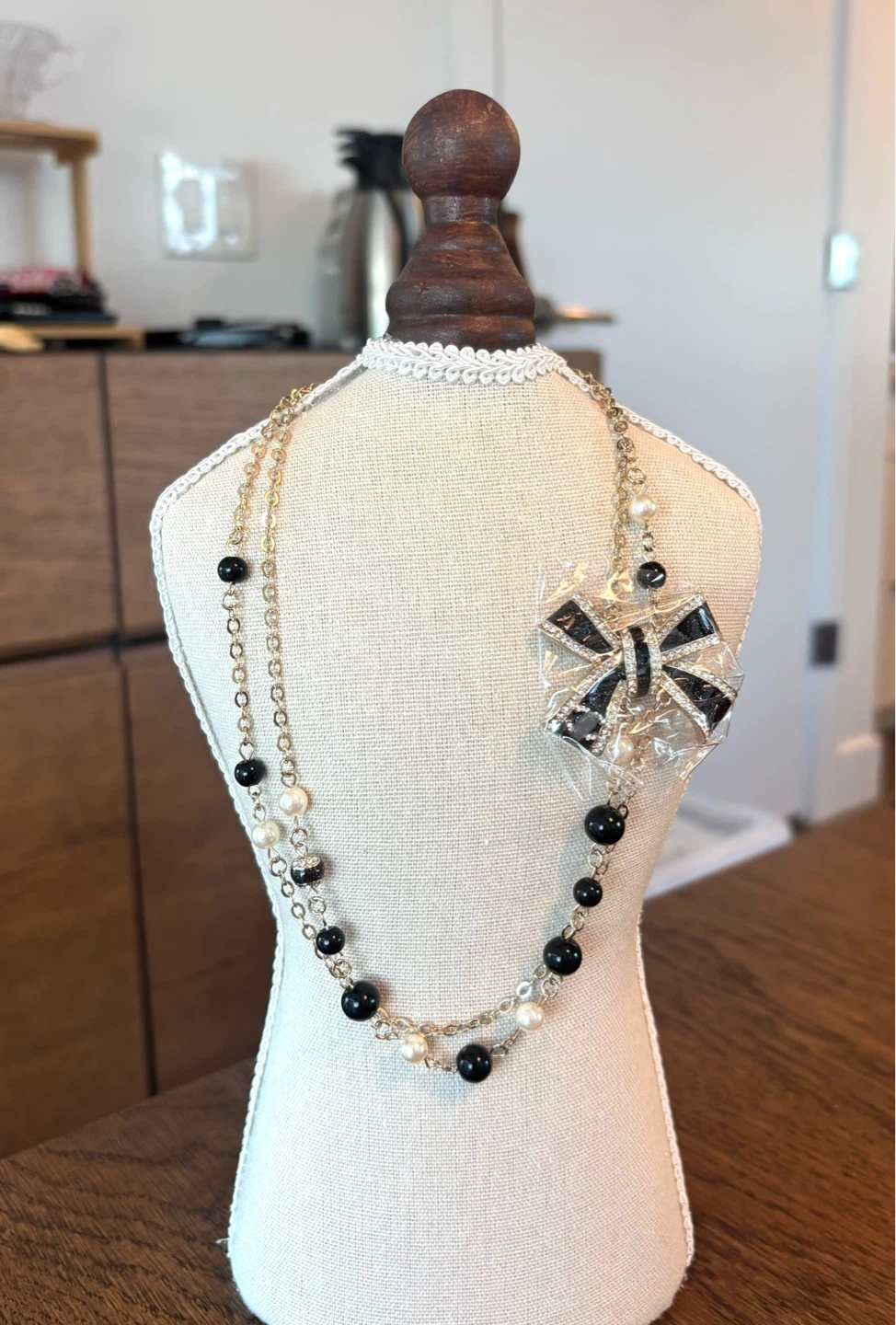 25B Bow Necklace