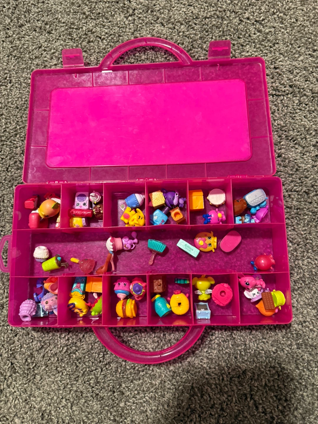 Shopkins Carrying Case with Mini Figures