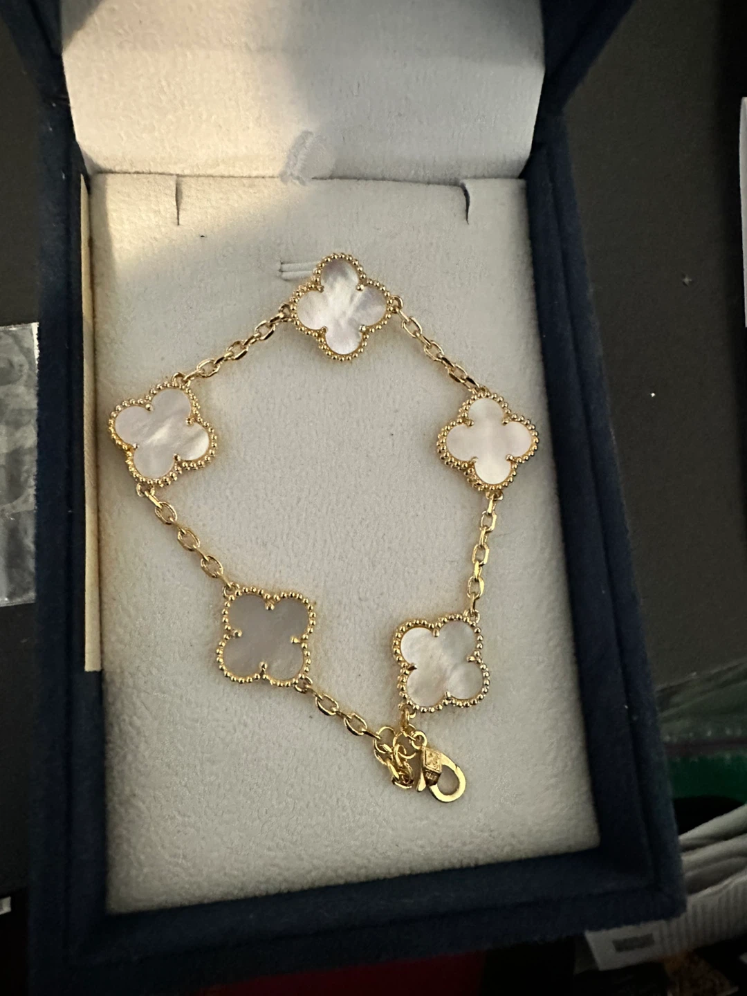 Van Cleef -18k Gold Clover Mother of Pearl Bracelet - photo 2