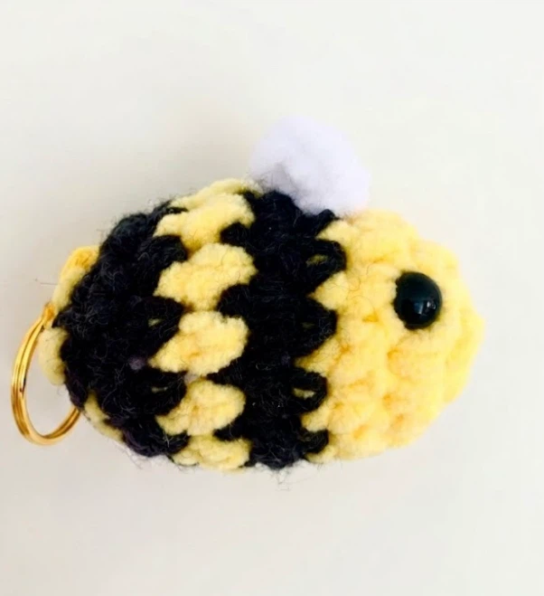 Handmade Crochet Bee Keychain - photo 4