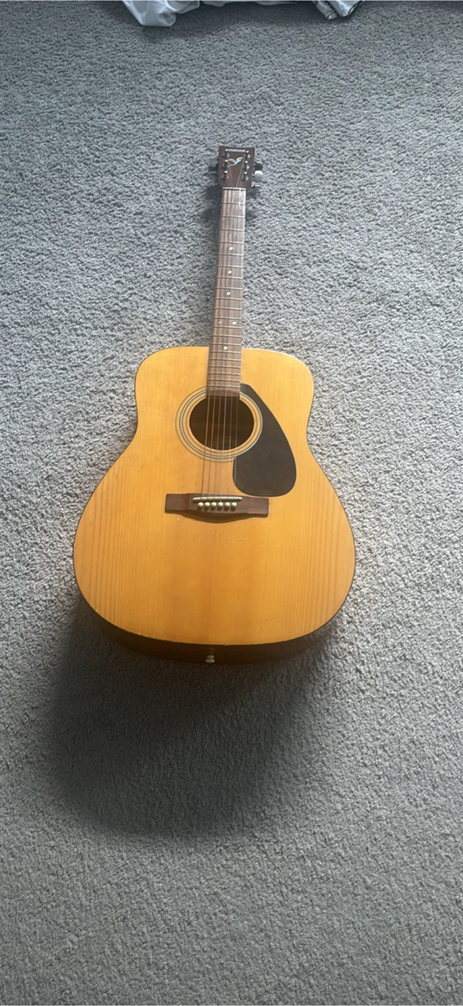 Yamaha Acoustic Guitar