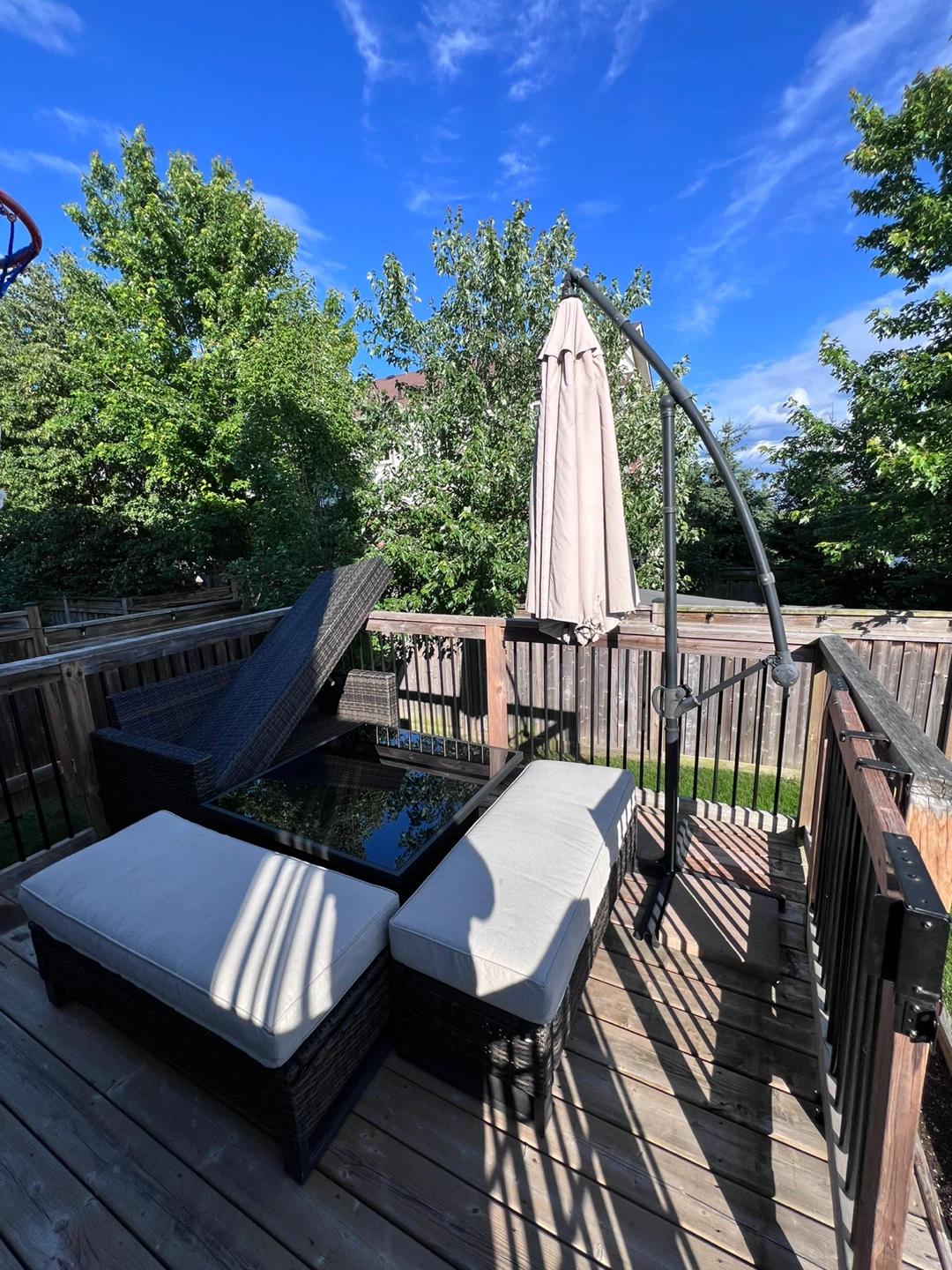 Outdoor umbrella/shade