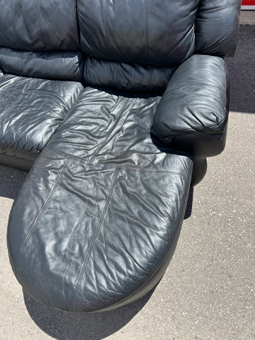 Black Leather L Sectional willing to deliver for free aswell - photo 5