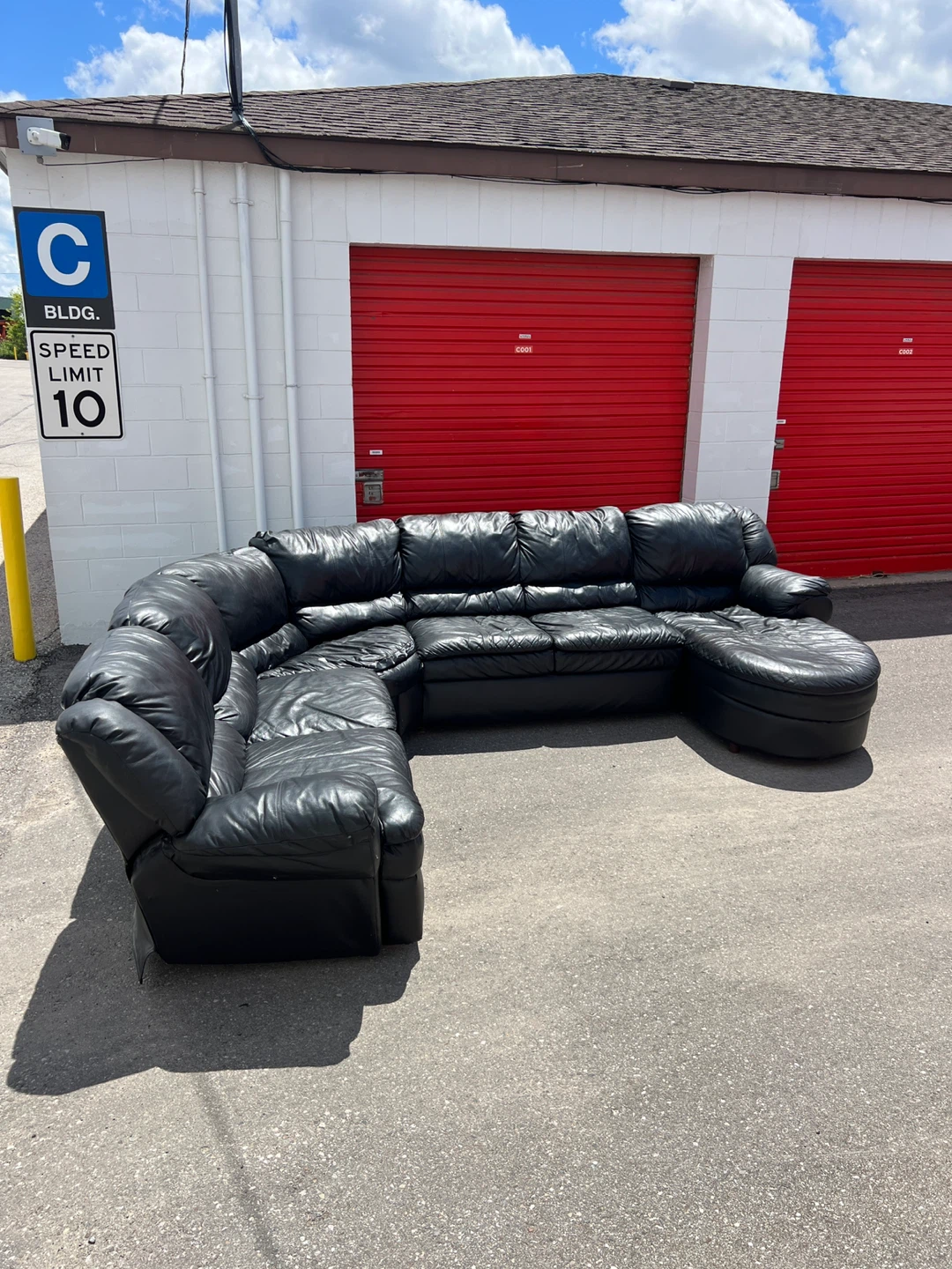 Black Leather L Sectional willing to deliver for free aswell - photo 2