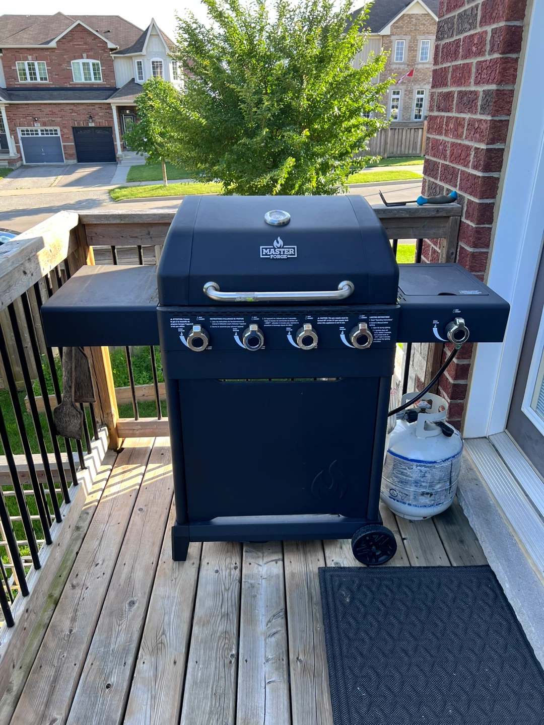 Outdoor barbecue grill