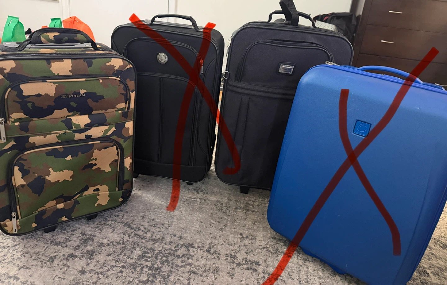 Carry-On Luggage 20$ each - photo 3