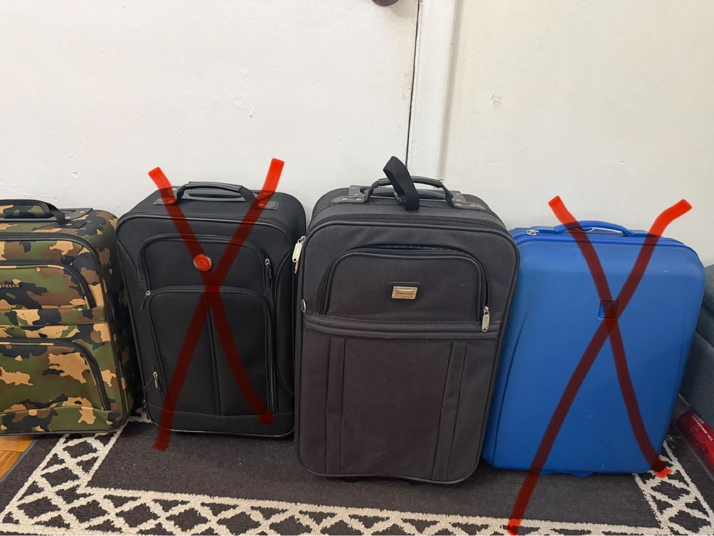 Carry-On Luggage 20$ each - photo 2