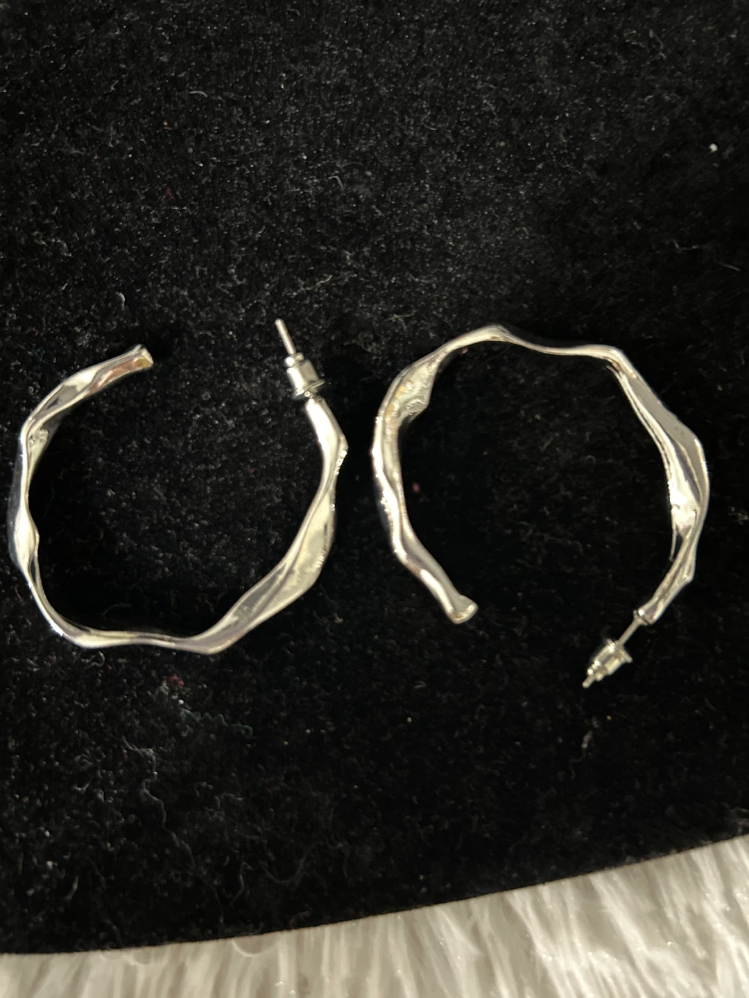 Silver wavy hoop earrings - photo 2
