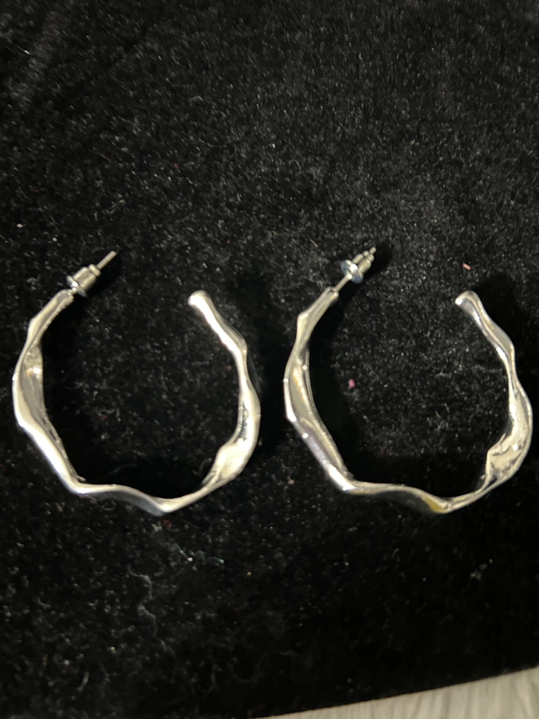 Silver wavy hoop earrings