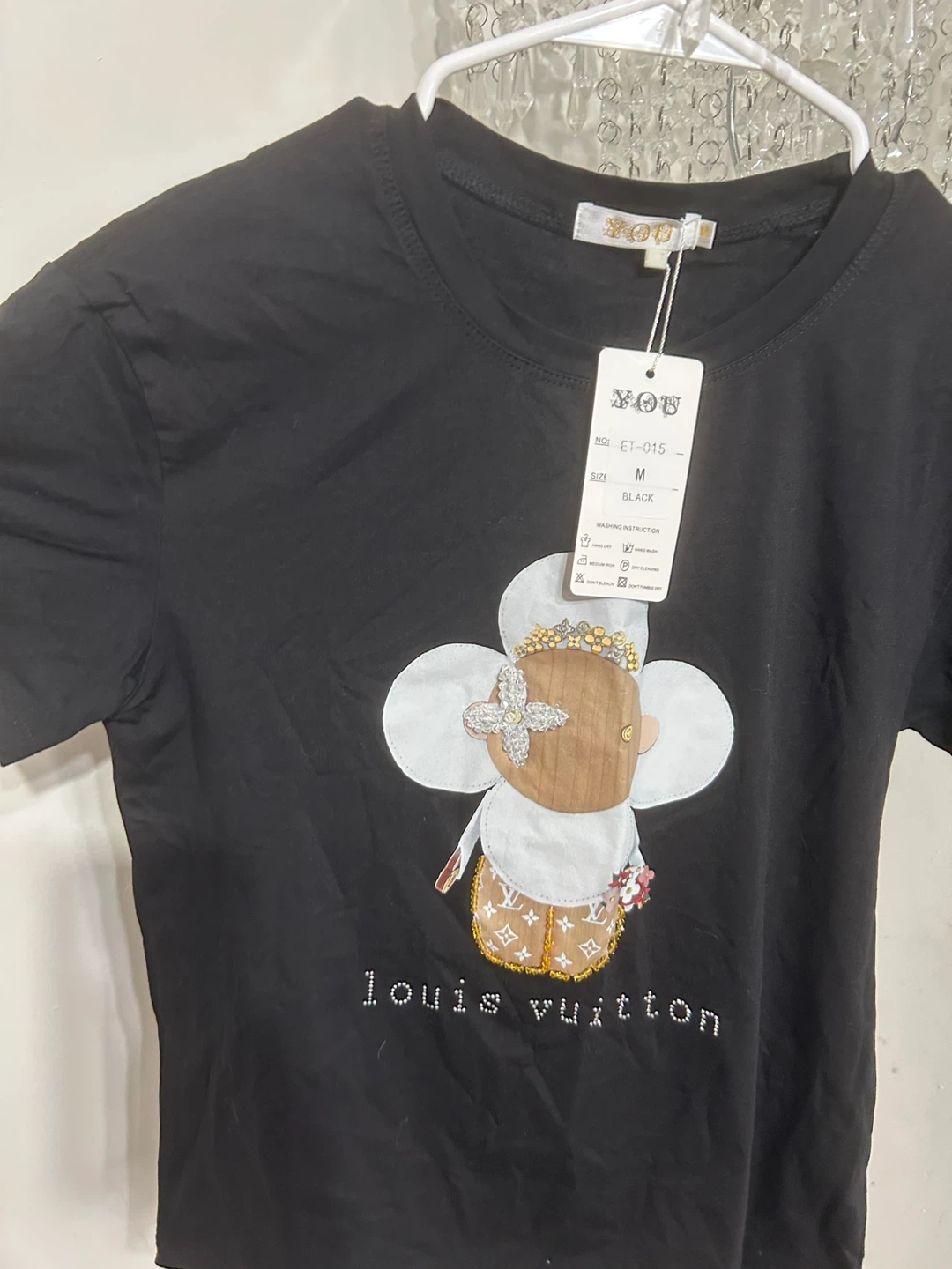 Black "Louis Vuitton" Graphic T-Shirt Size M