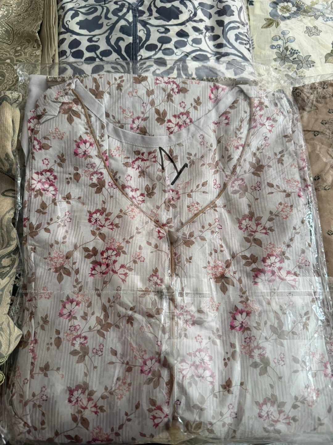 Pakistani branded lawn suites, 3piecs, brand new