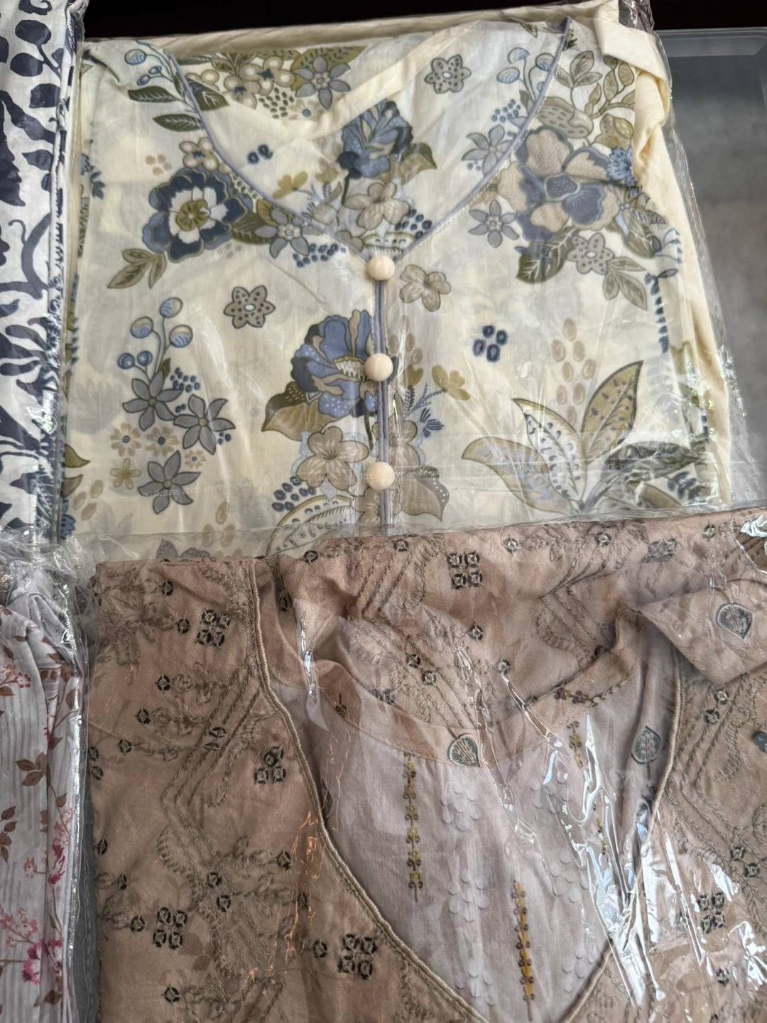 Pakistani branded lawn suites, 3piecs, brand new - photo 3
