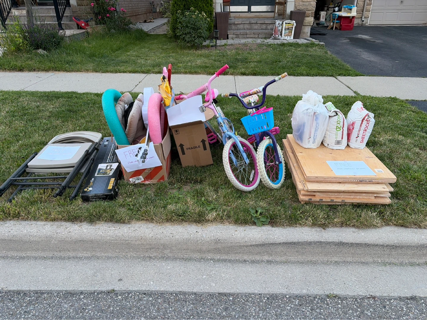 Assorted items for free pickup