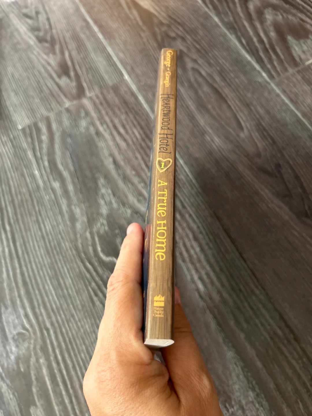 ⚽️Heartwood Hotel: A True Home by Kallie George Children's Book - photo 2