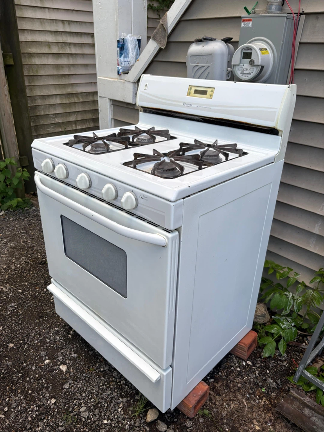 Maytag White Gas Range with Oven - photo 2