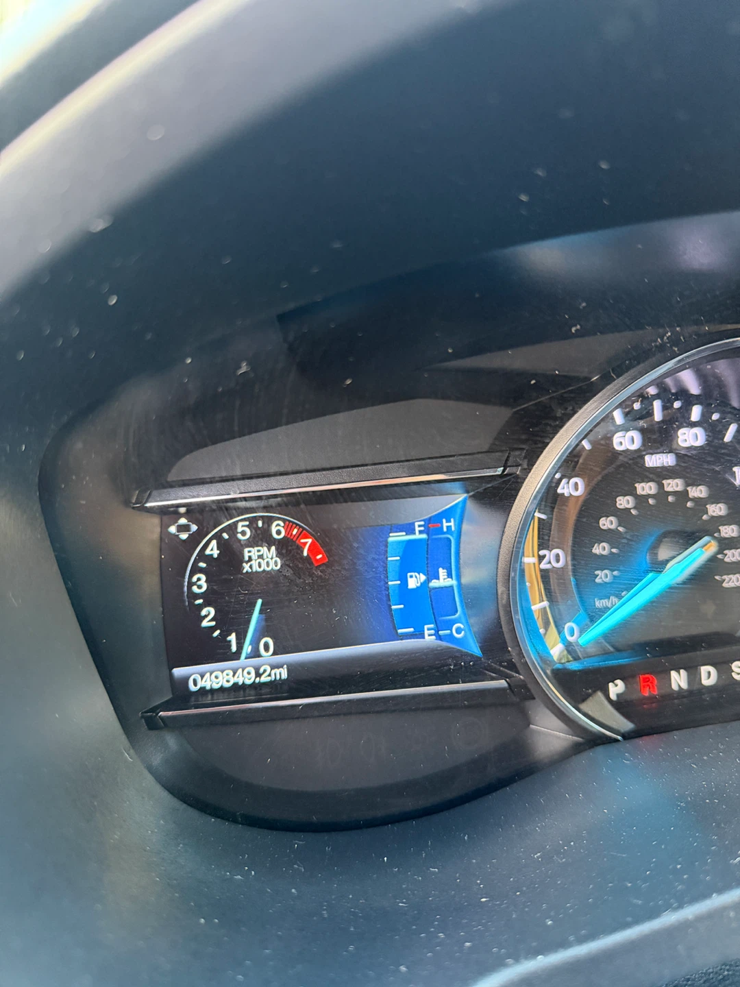 Ford Explorer SUV - photo 2