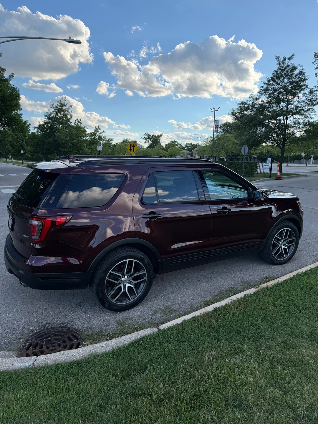 Ford Explorer SUV - photo 4
