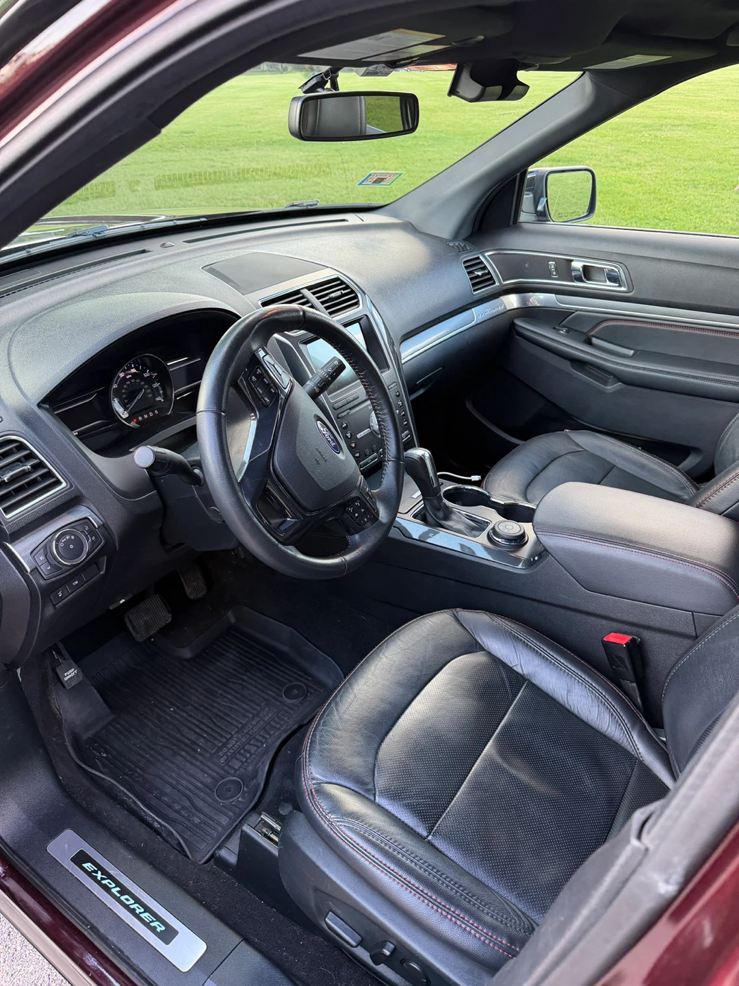 Ford Explorer SUV - photo 5
