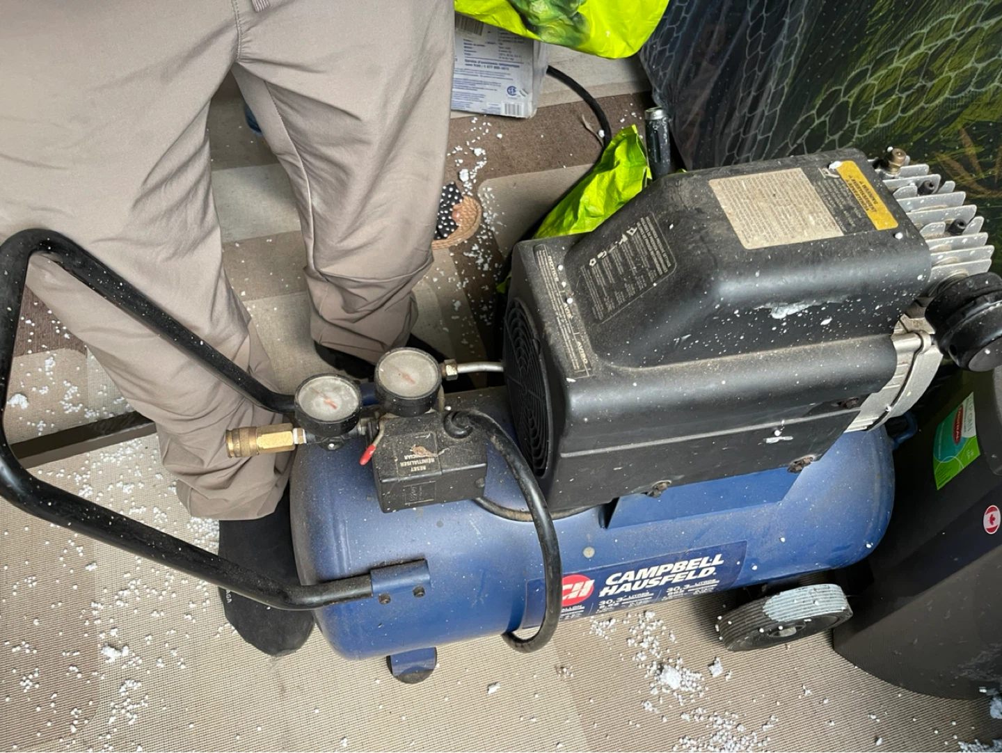 Campbell Hausfeld 8 Gallon Air Compressor - photo 2
