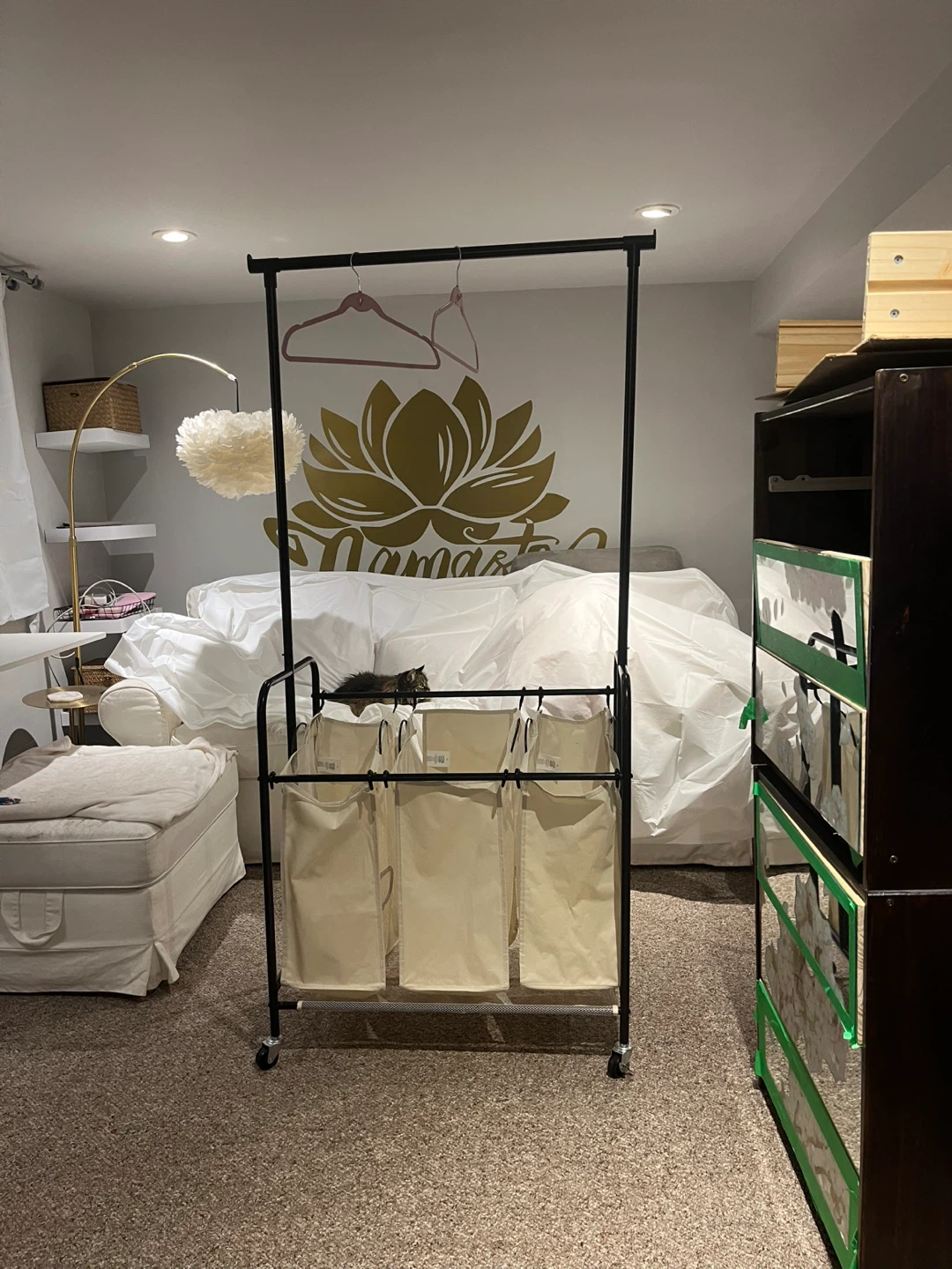 Rolling laundry rack