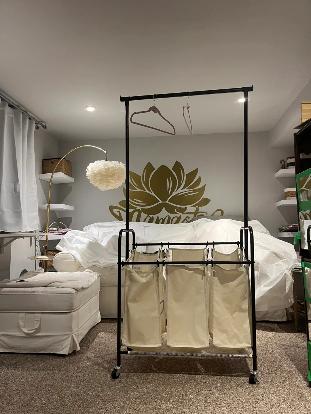 Rolling laundry rack - photo 2