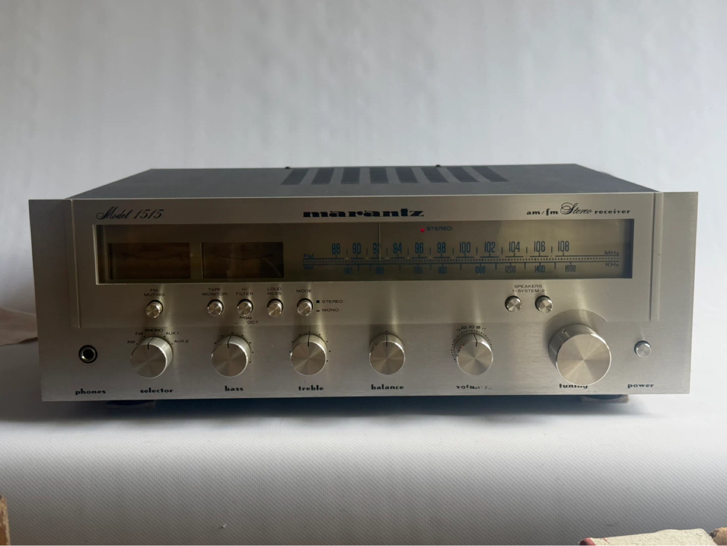 Marantz Model 1515 AM/FM Stereo Receiver - photo 2