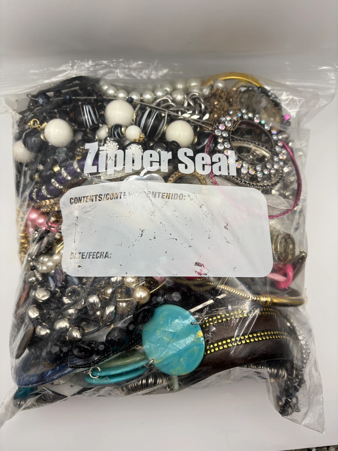 Bag of Assorted costume jewelry 3.7 kg - photo 3