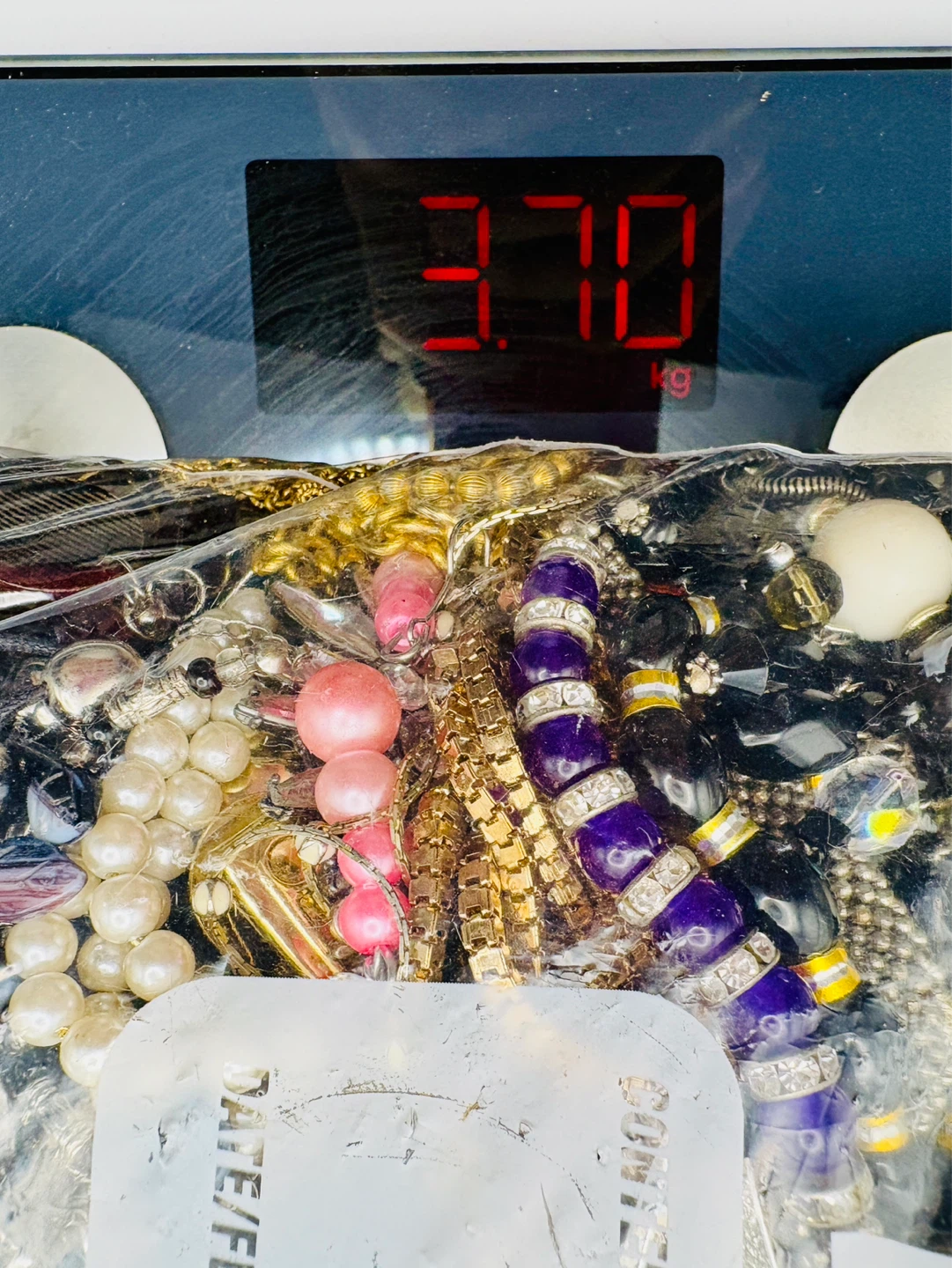 Bag of Assorted costume jewelry 3.7 kg - photo 2