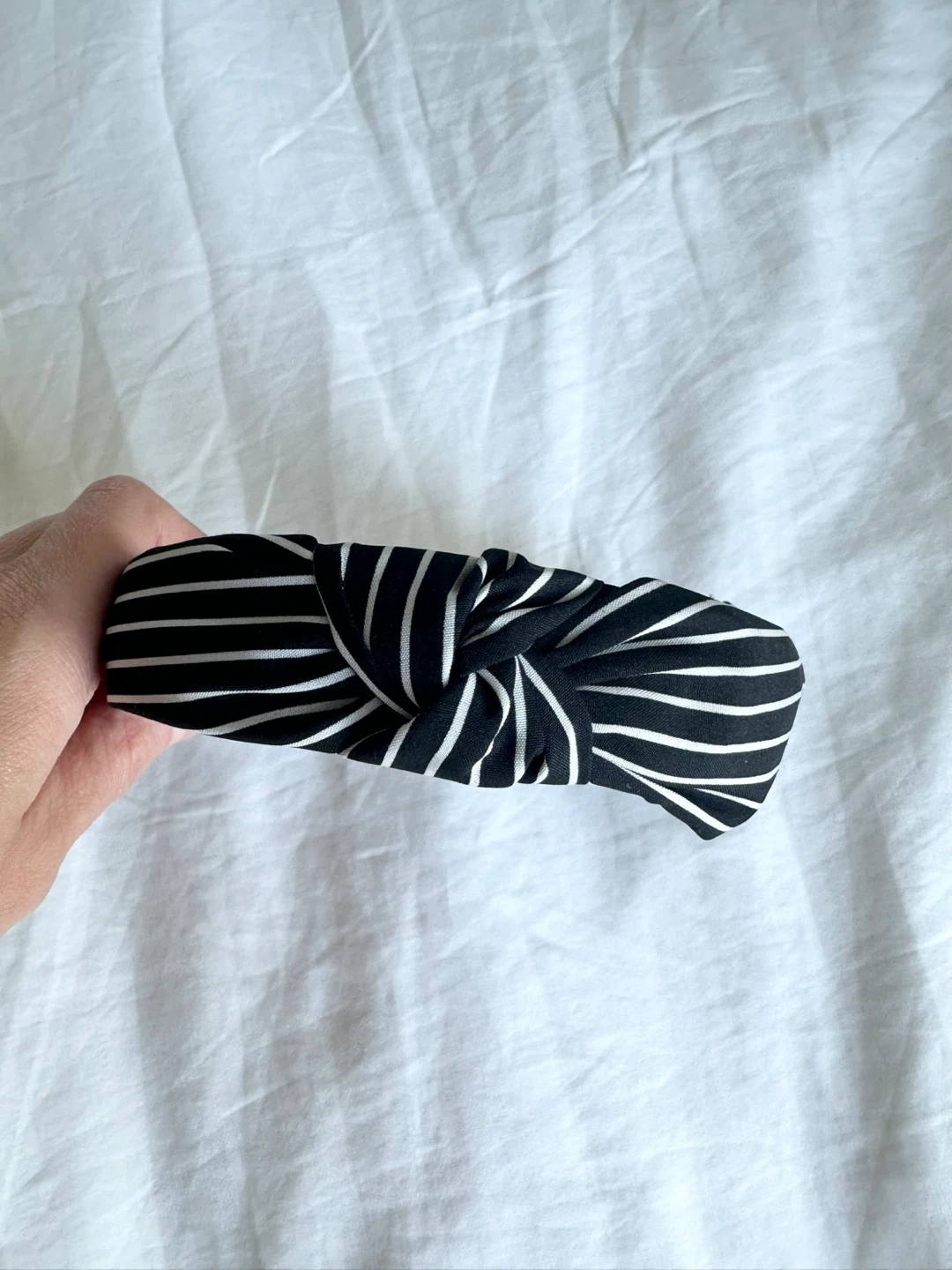 ⚽️ Striped fabric headband with knot detail