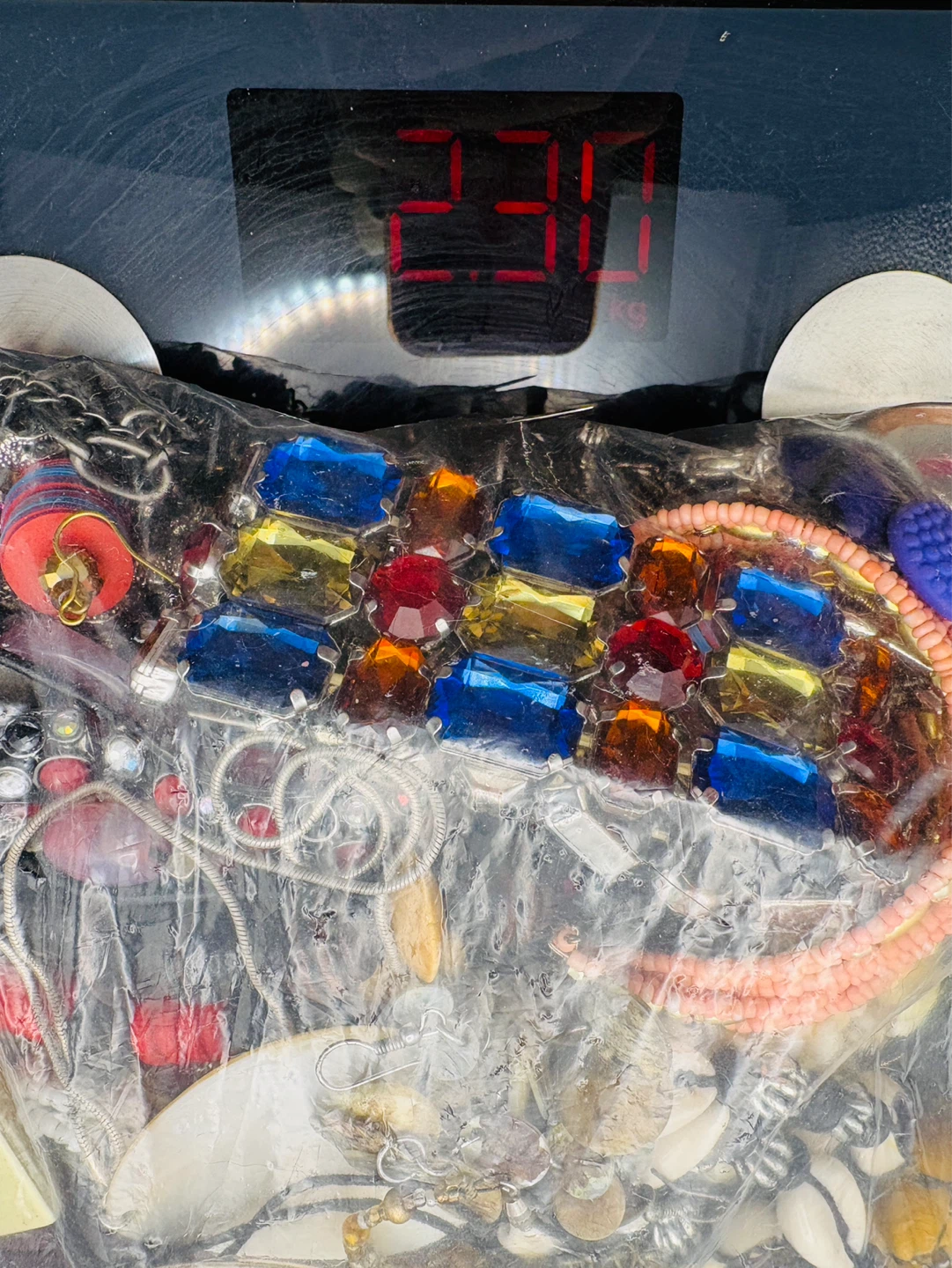 Bag of Assorted Costume Jewellery 2.3 kg - photo 2