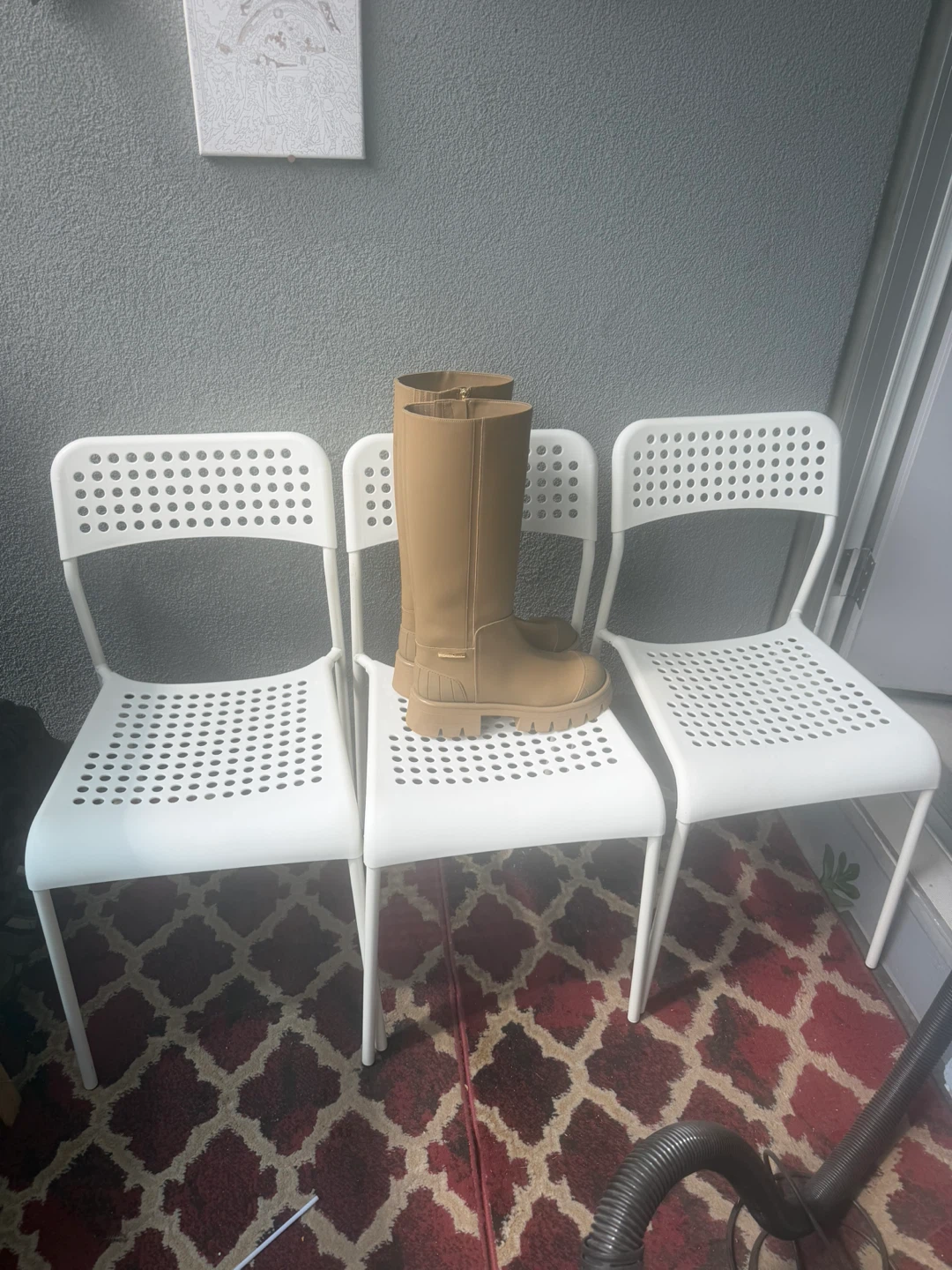 The boot whit chairs