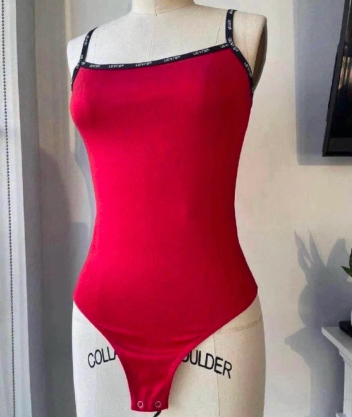 ⚽️Levi’s Bodysuit size xs