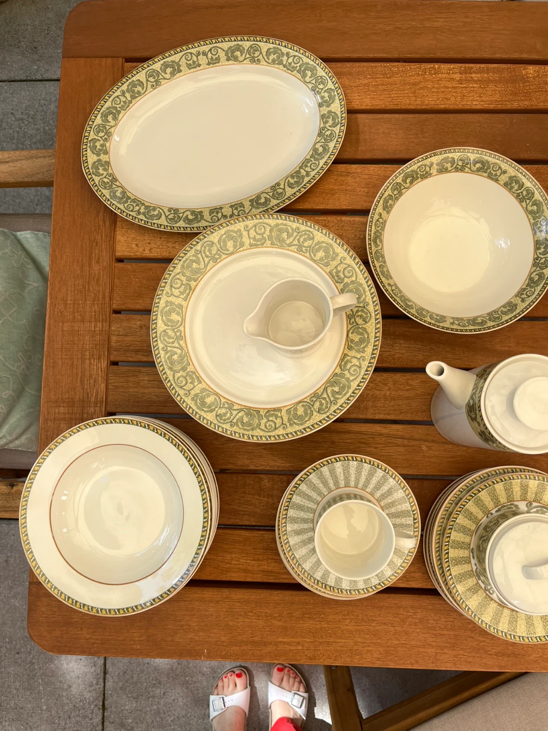 Vintage Dinnerware Set in sage green - photo 2