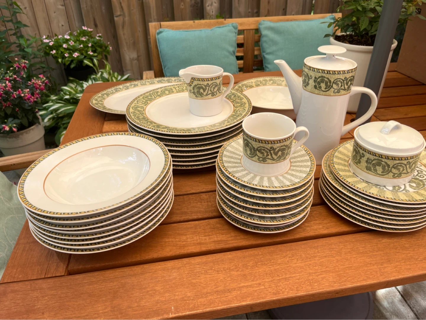 Vintage Dinnerware Set in sage green - photo 3