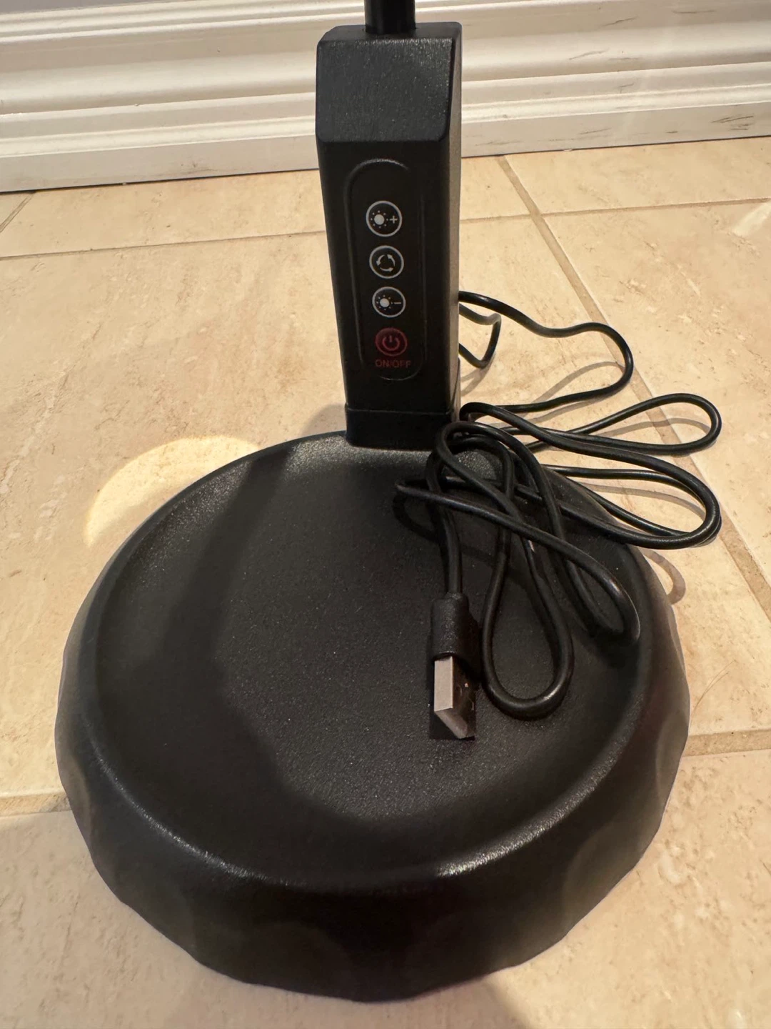 Black Magnifying Lamp with Adjustable LED Light - photo 4