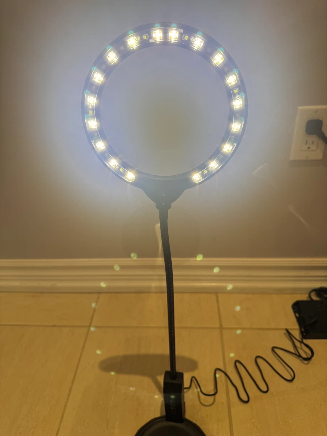 Black Magnifying Lamp with Adjustable LED Light - photo 3