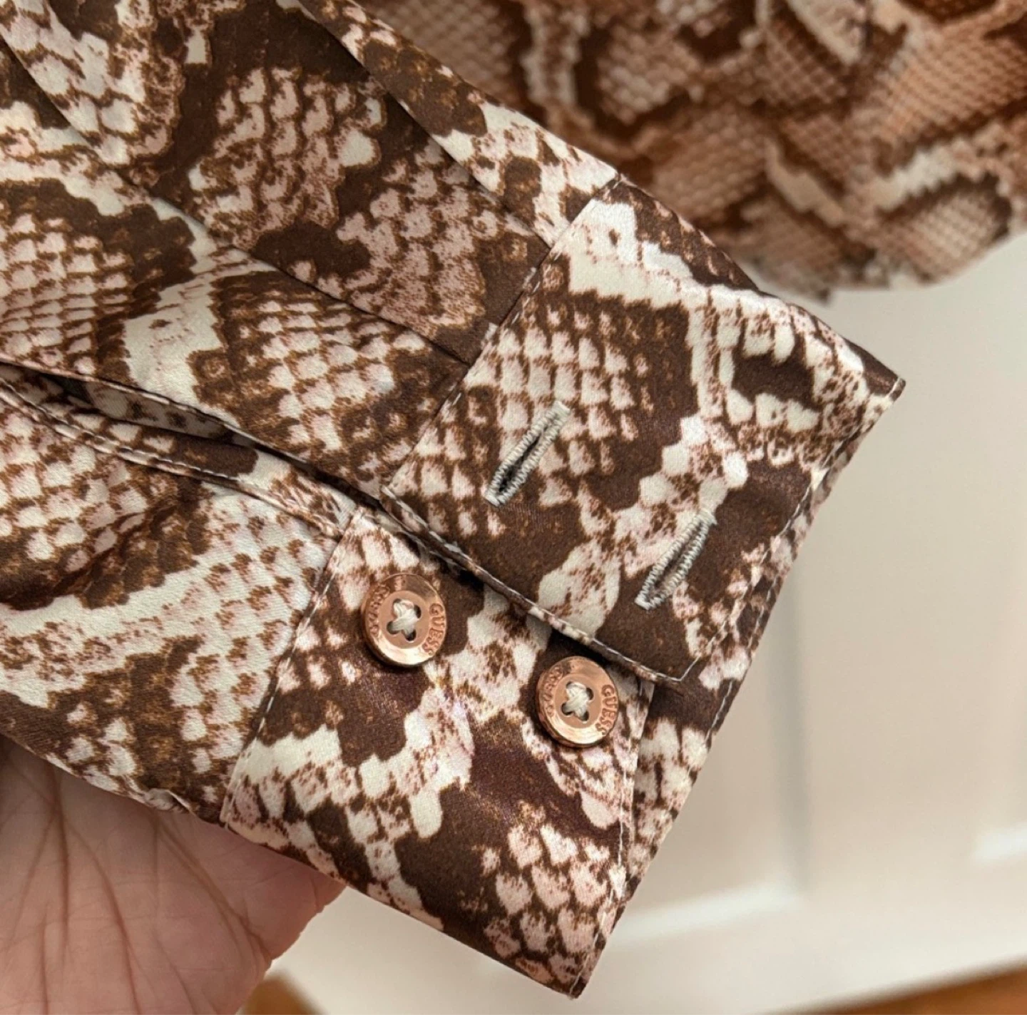 GUESS Snake Print Blouse 🤎🐍 - photo 4