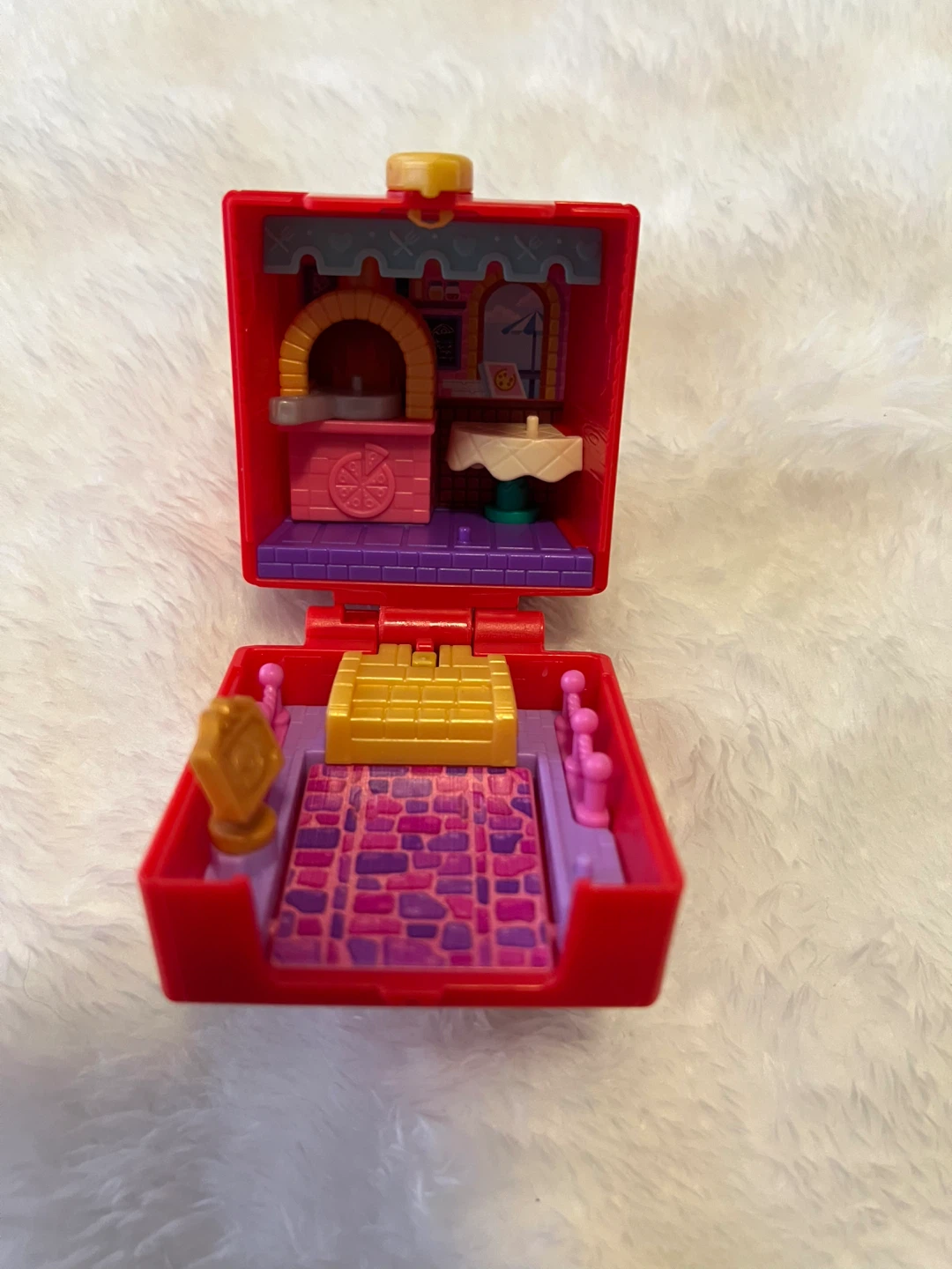 Polly Pocket Pizza Party Compact Playset - photo 3