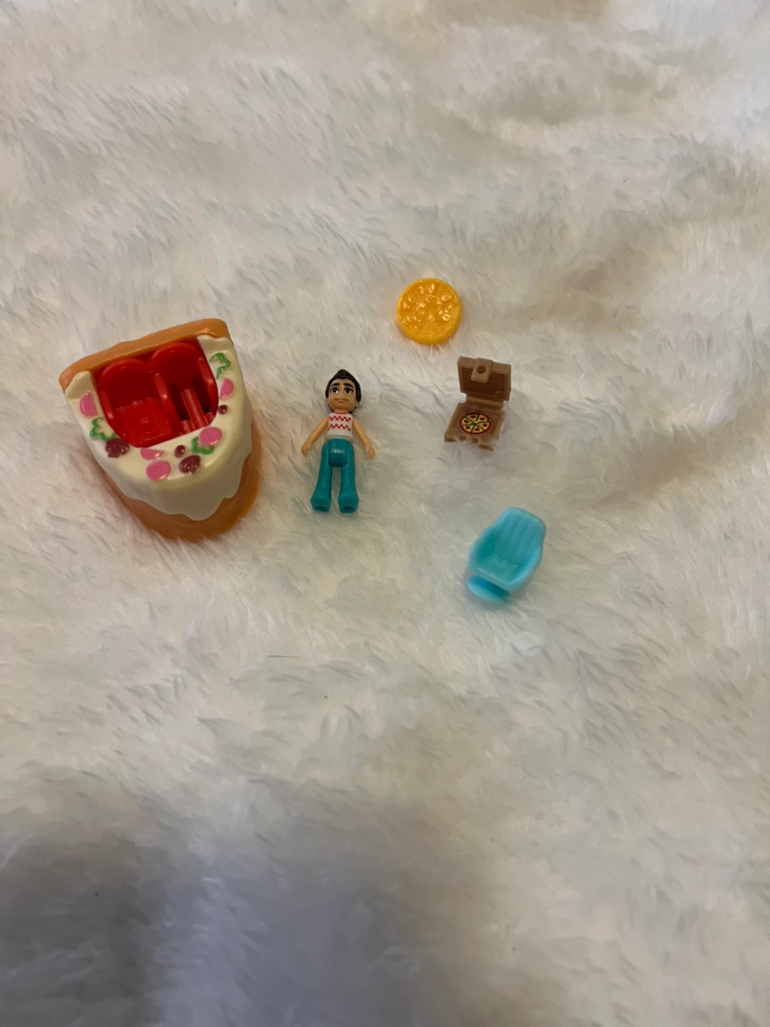 Polly Pocket Pizza Party Compact Playset - photo 4
