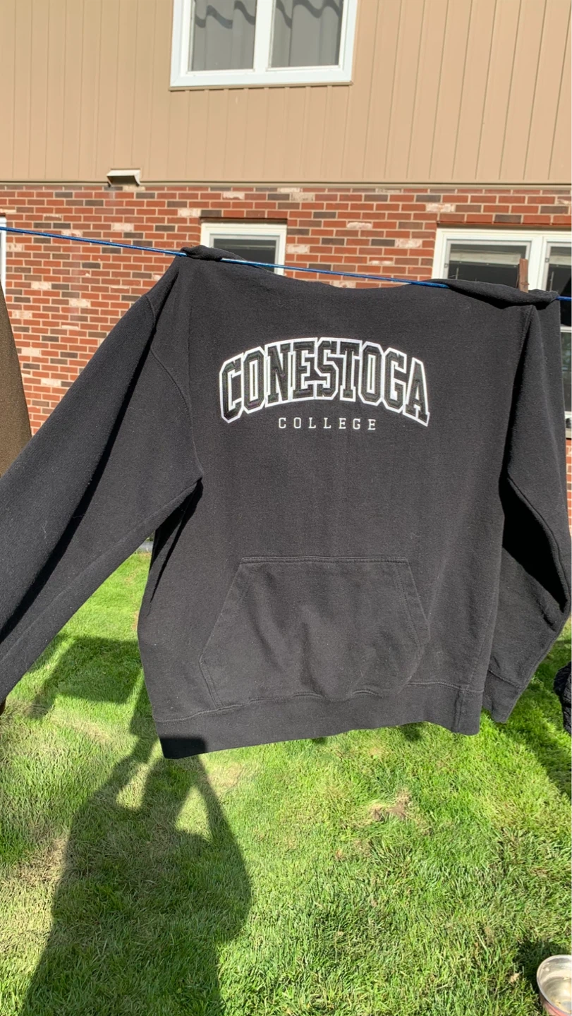 Conestoga College Crewneck Sweatshirt - Ladies Size Medium ⚽️