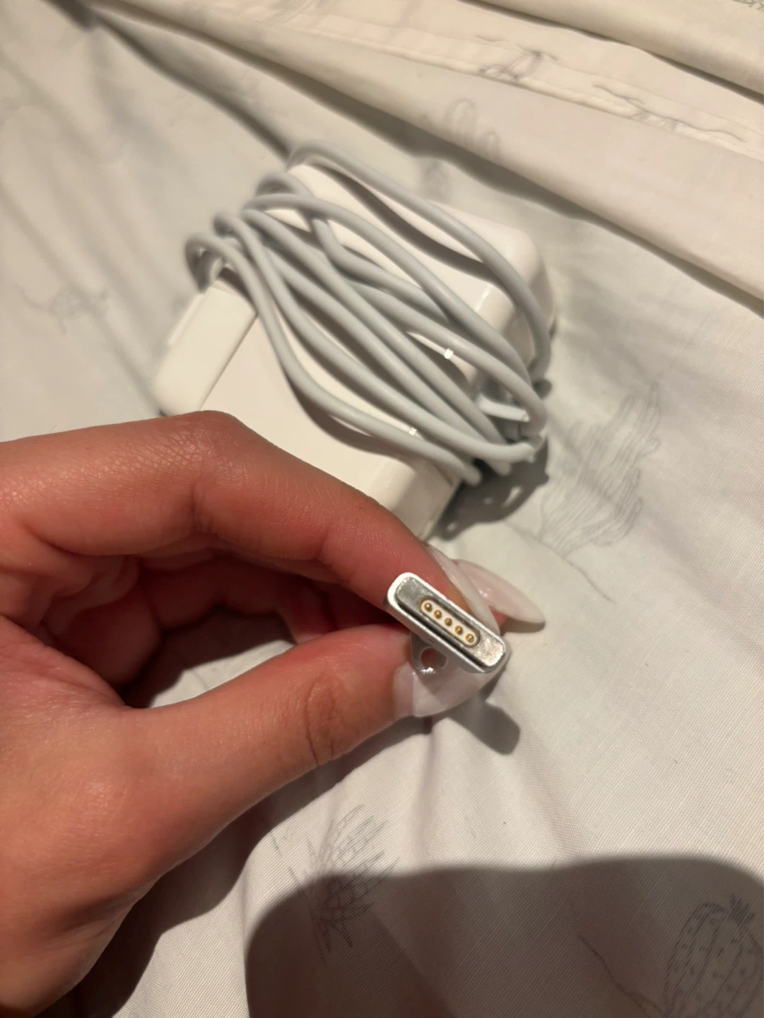 MagSafe charger - photo 2