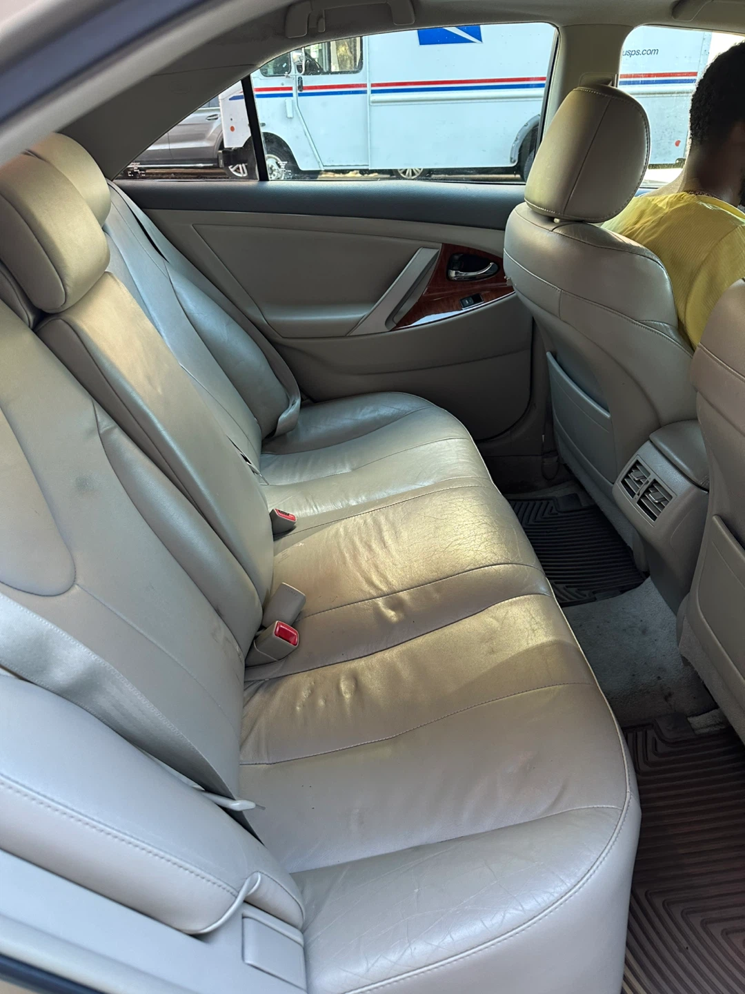 Used Toyota Camry Car Interior - photo 5