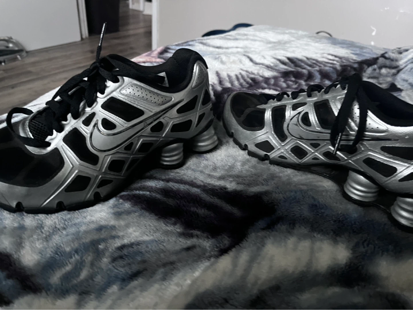 Nike Shox Youth Shoes - photo 2