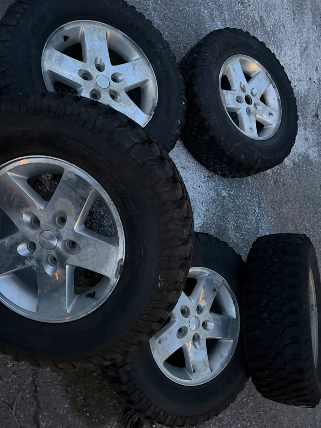 Set of 4 BFGoodrich All-Terrain Tires with Rims - photo 4
