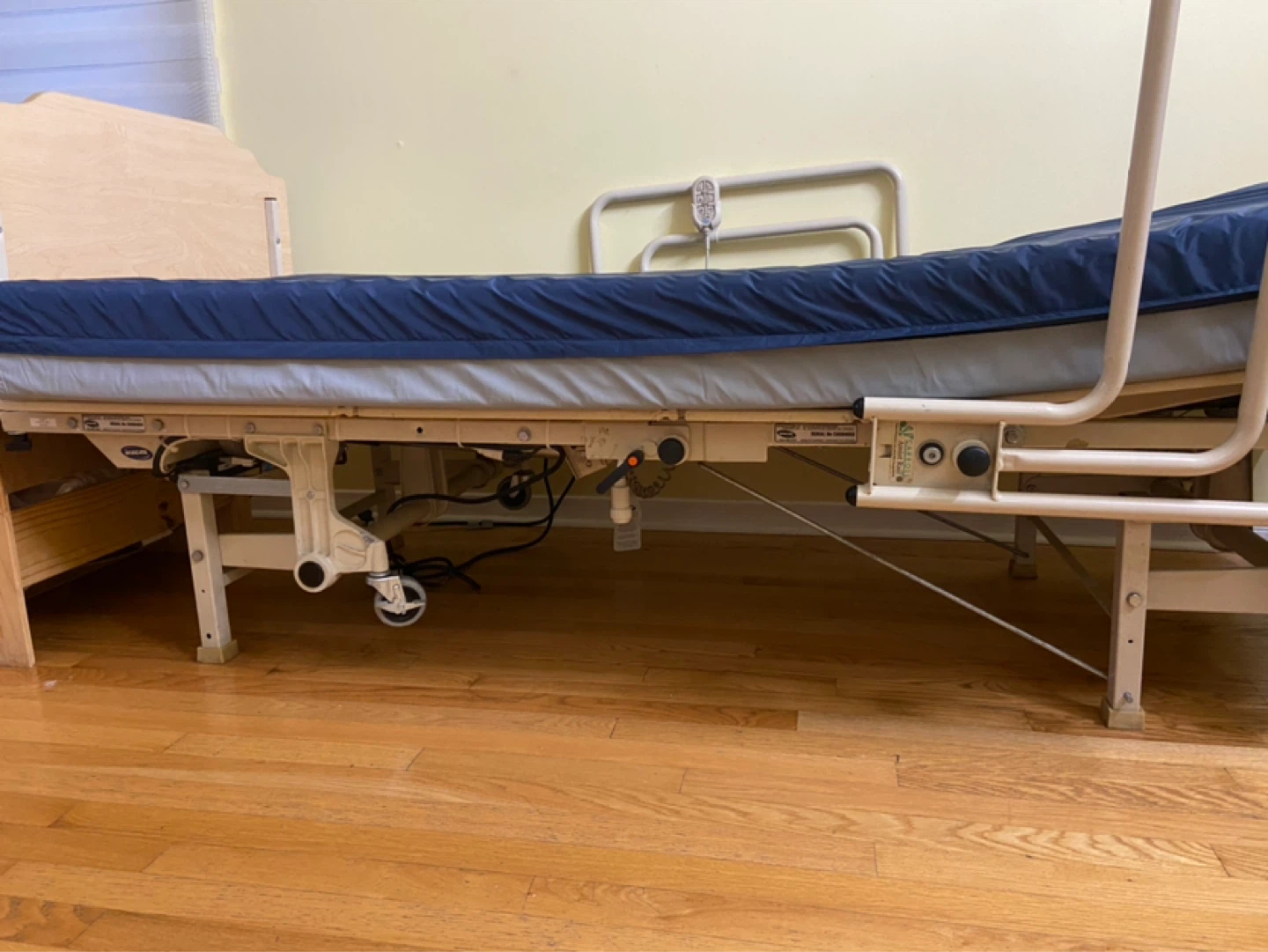 Electric Hospital Bed - photo 3