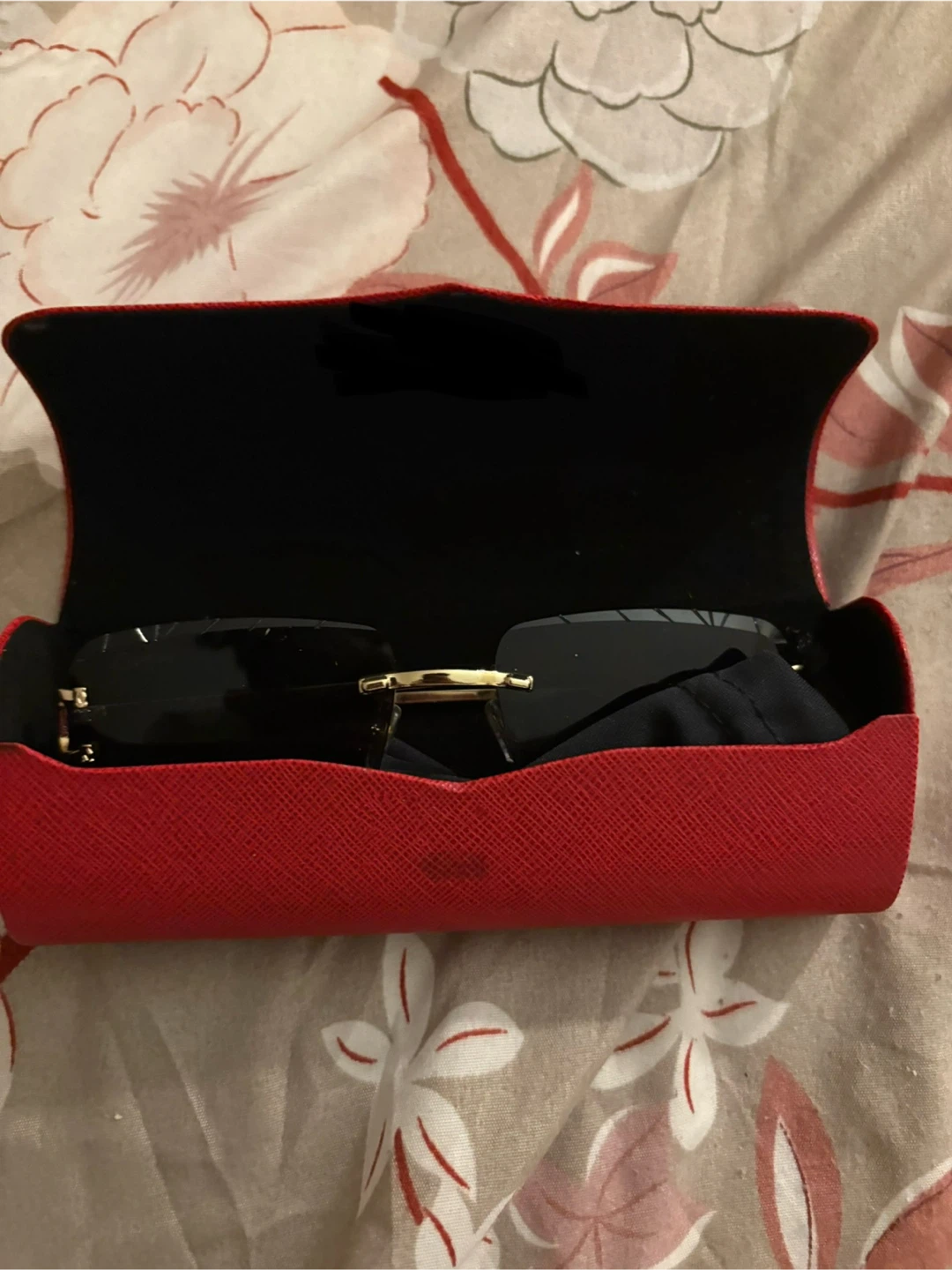 Frameless Sunglasses with Red Case
