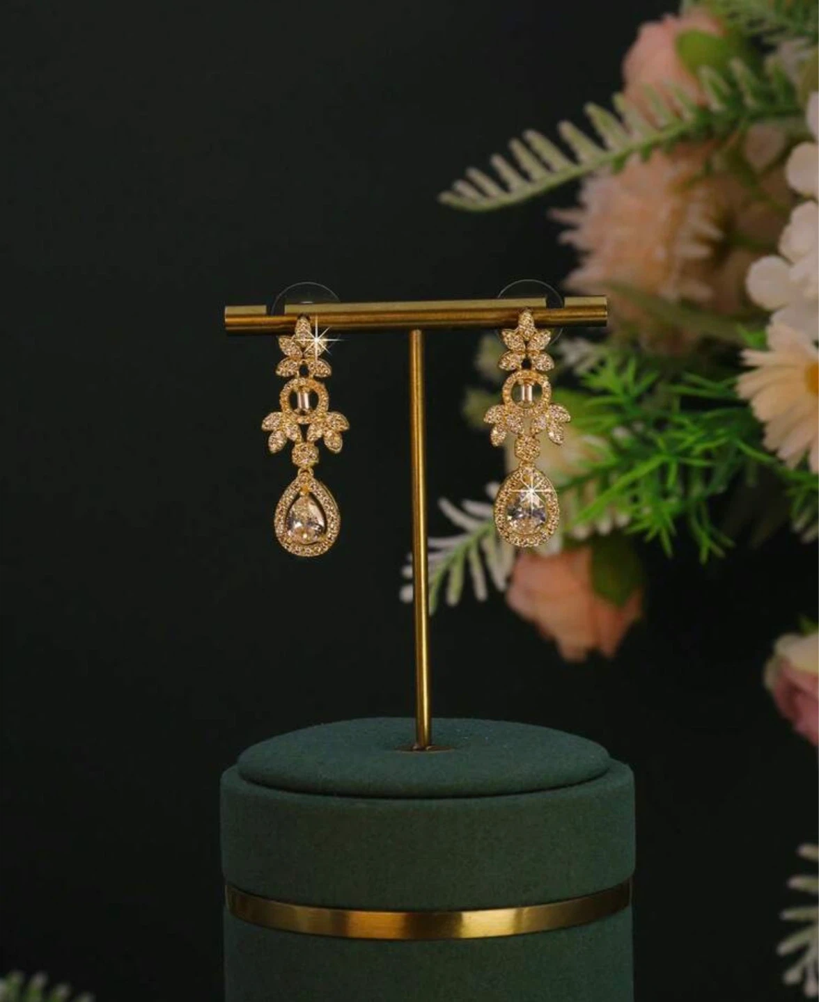 Gold-tone teardrop pendant necklace set - photo 3