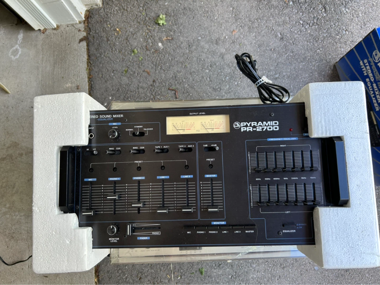 Pyramid PR-2700 Stereo Mixer with Equalizer - photo 2